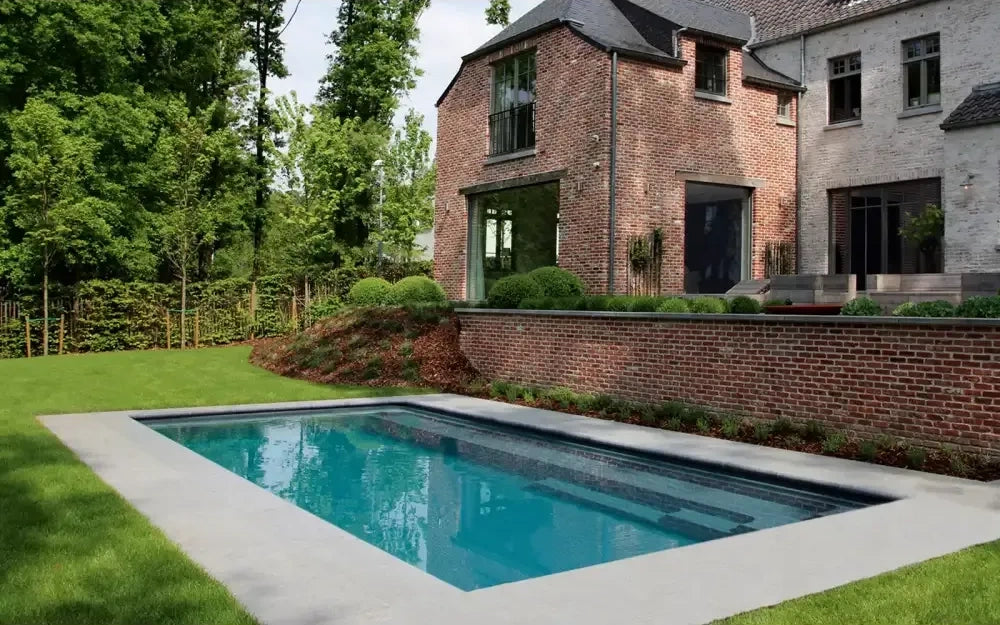 Leisurepools Reflection-pool – rektangulær form, bred svømmebane, blåt vand